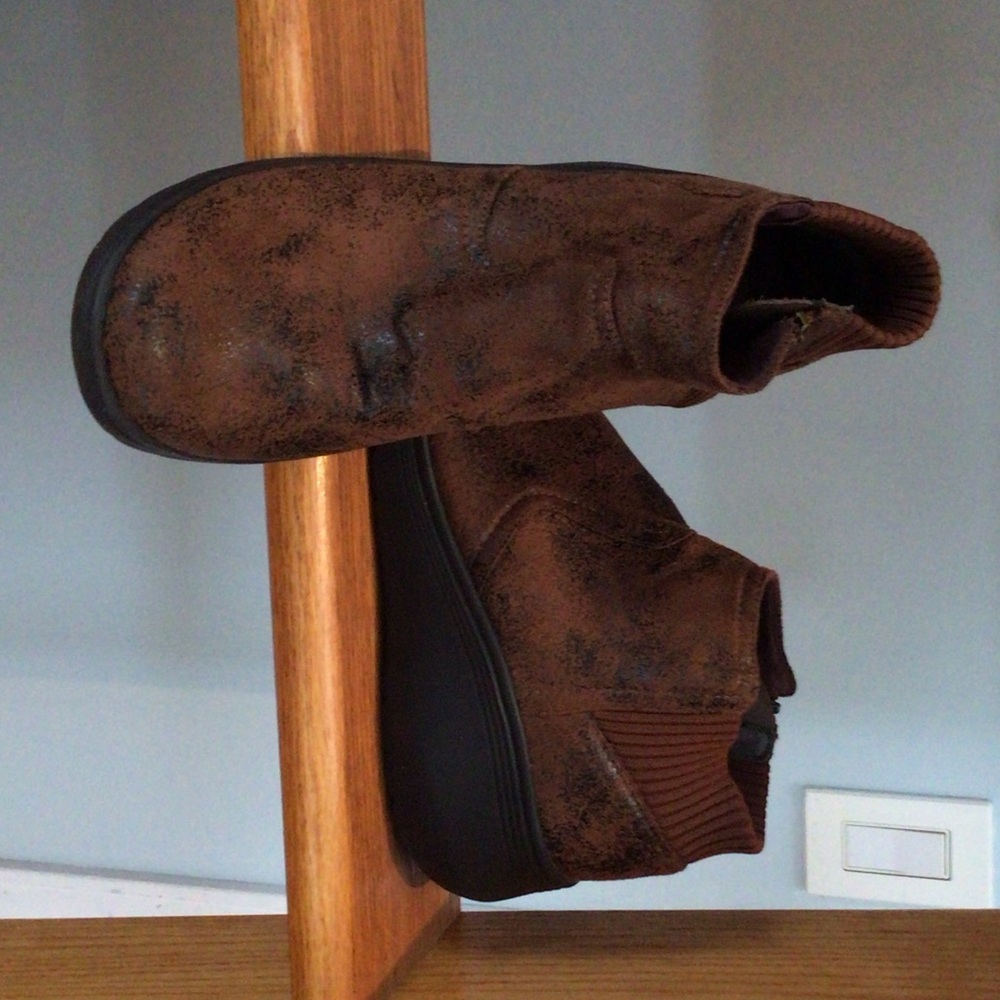 Bzees Women's Distressed Brown Ankle Boots